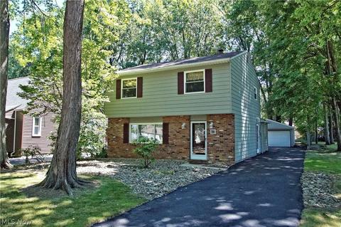 39 Nokomis Dr, Timberlake, OH 44095 photo 2