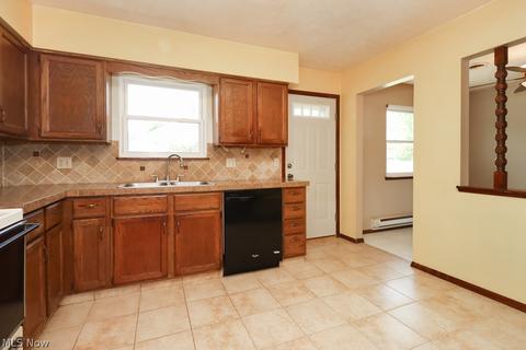 152 Valley Forge Cir, Elyria, OH 44035 photo 4