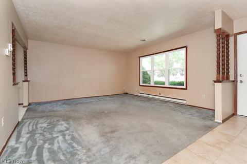 152 Valley Forge Cir, Elyria, OH 44035 photo 2