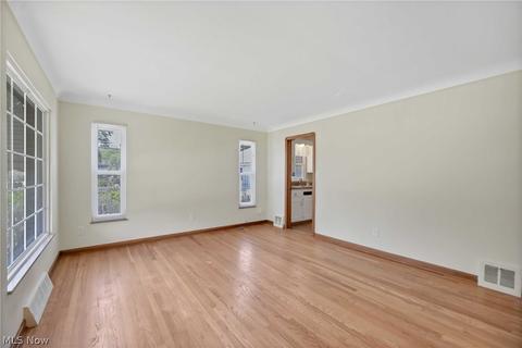84 Hamilton St, Berea, OH 44017 photo 2