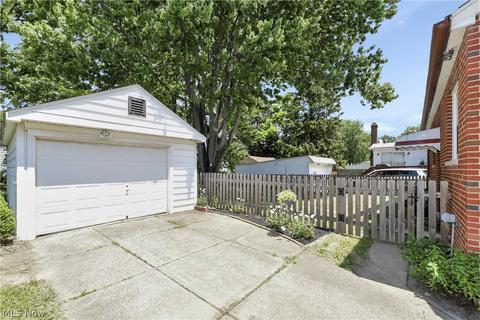84 Hamilton St, Berea, OH 44017 photo 7