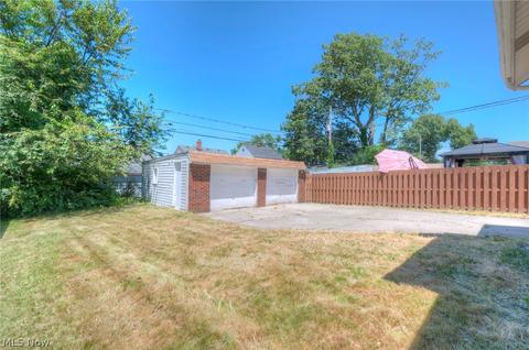 5706 Morningside Dr, Parma, OH 44129 photo 3