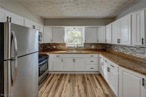 8011 Garnet Ave NE, Canton, OH 44721 photo 6