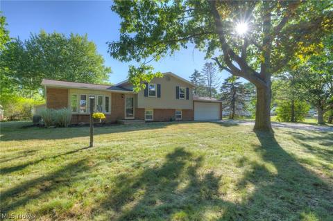 8011 Garnet Ave NE, Canton, OH 44721 photo 2