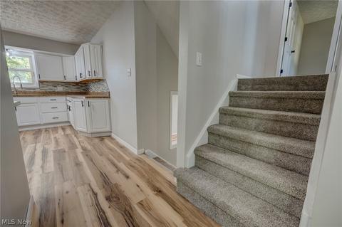 8011 Garnet Ave NE, Canton, OH 44721 photo 4