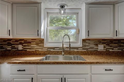 8011 Garnet Ave NE, Canton, OH 44721 photo 7