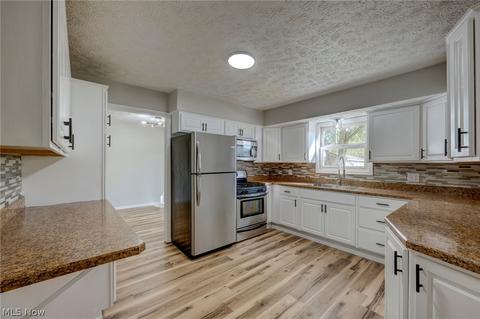 8011 Garnet Ave NE, Canton, OH 44721 photo 5