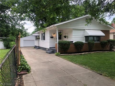 1292 Harmon Ave W, Akron, OH 44307 photo 1