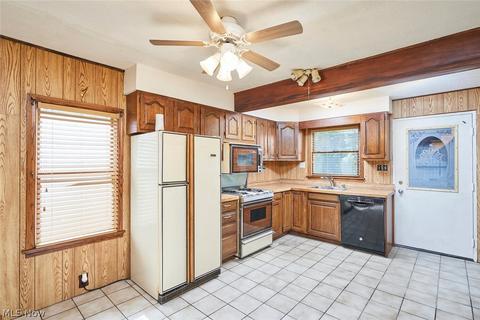 862 Independence Ave, Akron, OH 44310 photo 9
