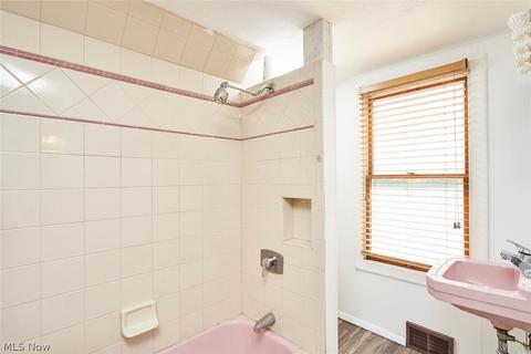 862 Independence Ave, Akron, OH 44310 photo 13