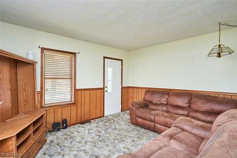 862 Independence Ave, Akron, OH 44310 photo 4