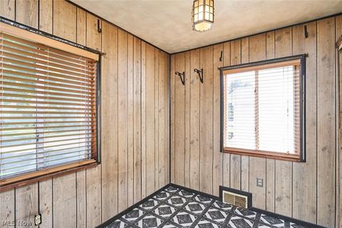862 Independence Ave, Akron, OH 44310 photo 8