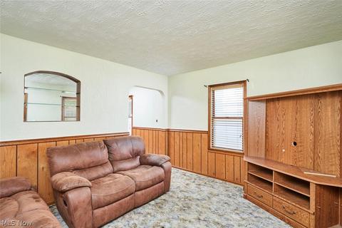 862 Independence Ave, Akron, OH 44310 photo 5
