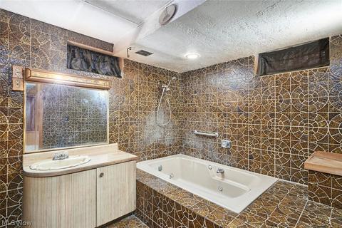 862 Independence Ave, Akron, OH 44310 photo 15