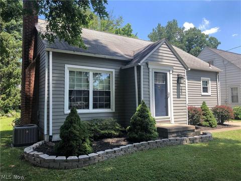 284 Oakley Ave, Youngstown, OH 44512 photo 2