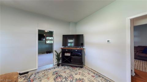 2077 Wright Rd, Akron, OH 44320 photo 3