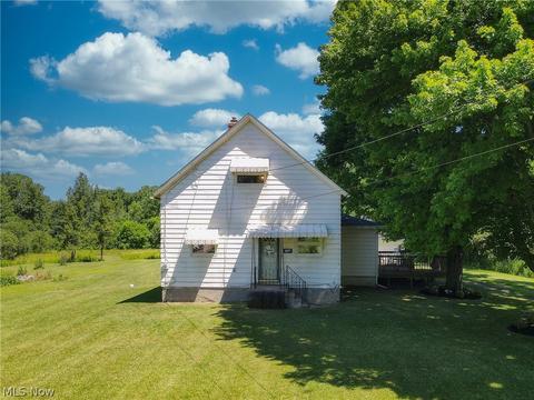 2077 Wright Rd, Akron, OH 44320 photo 1