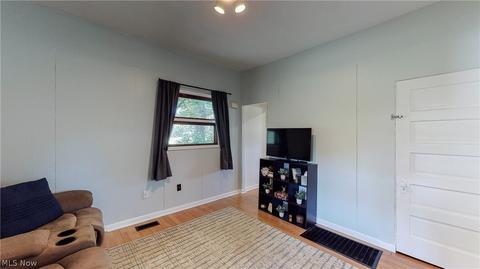 2077 Wright Rd, Akron, OH 44320 photo 10