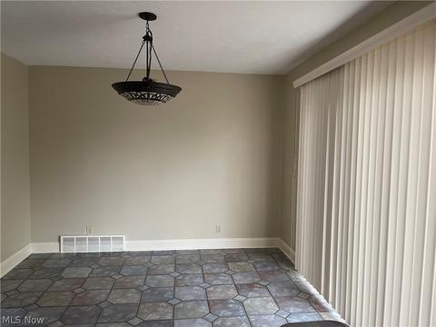 3323 Maplecrest Ave, Parma, OH 44134 photo 5