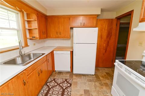 1141 Runge Ave, Struthers, OH 44471 photo 9