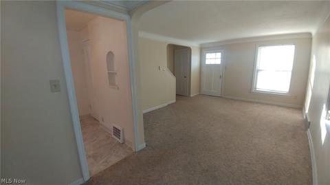 401 E 250th St, Euclid, OH 44132 photo 9