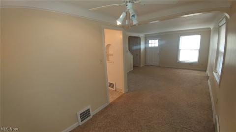 401 E 250th St, Euclid, OH 44132 photo 4
