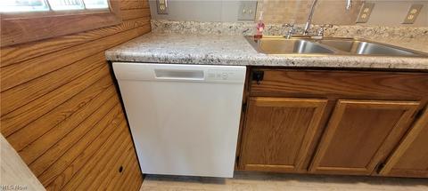 1002 Riverside Dr, Elyria, OH 44035 photo 6