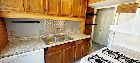 1002 Riverside Dr, Elyria, OH 44035 photo 5