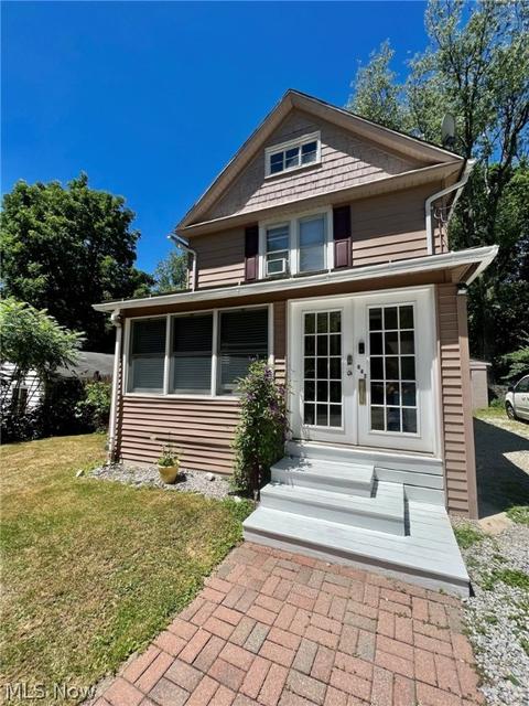 842 Springdale Dr, Akron, OH 44310 photo 2