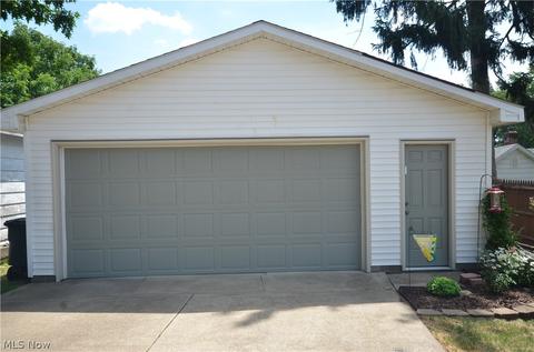 971 Pitkin Ave, Akron, OH 44310 photo 4
