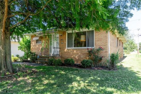 5449 E 141st St, Maple Heights, OH 44137 photo 2