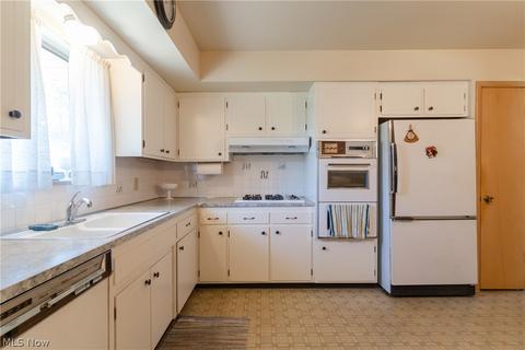 5449 E 141st St, Maple Heights, OH 44137 photo 9