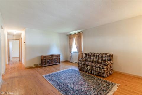 5449 E 141st St, Maple Heights, OH 44137 photo 5