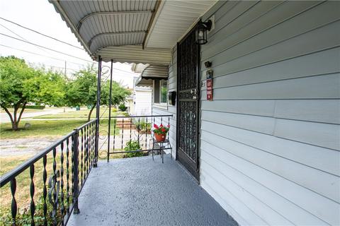 1819 Robindale St, Wickliffe, OH 44092 photo 2