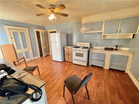 218 Winckles St, Elyria, OH 44035 photo 6