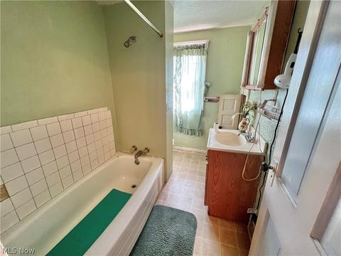 218 Winckles St, Elyria, OH 44035 photo 8