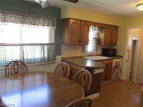 2208 Mark Dr, Lorain, OH 44052 photo 4