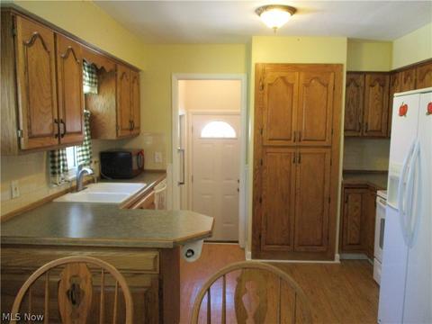 2208 Mark Dr, Lorain, OH 44052 photo 5