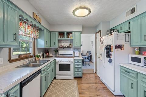 102 E 20th St, Dover, OH 44622 photo 10