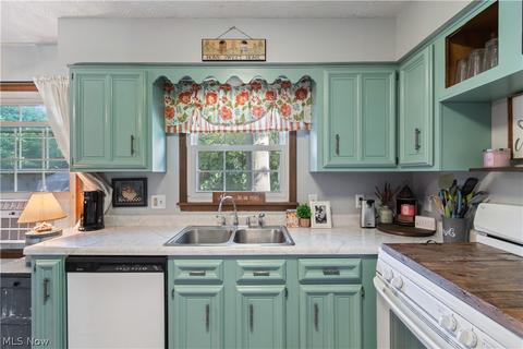 102 E 20th St, Dover, OH 44622 photo 8