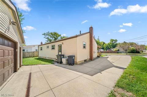 665 Beechview Dr, Akron, OH 44305 photo 27