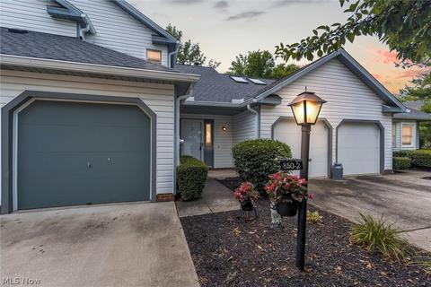 850 Hampton Cir #2, Aurora, OH 44202 photo 3