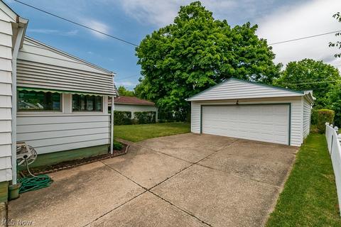 2207 E 290th St, Wickliffe, OH 44092 photo 6