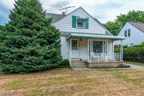 2207 E 290th St, Wickliffe, OH 44092 photo 2