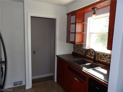 1725 Maple St, Wickliffe, OH 44092 photo 9