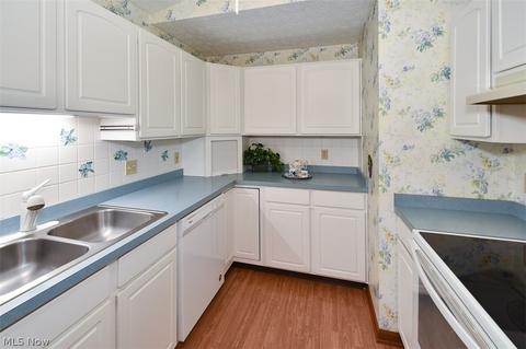 136 Bentley Dr, Elyria, OH 44035 photo 7