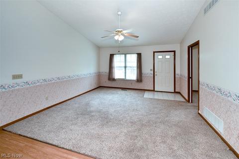 136 Bentley Dr, Elyria, OH 44035 photo 4