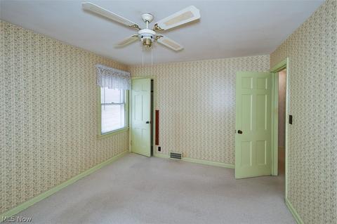 9415 Elsmere Dr, Parma, OH 44130 photo 18