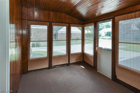 9415 Elsmere Dr, Parma, OH 44130 photo 12