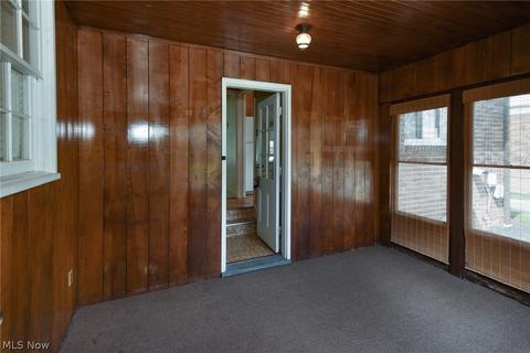 9415 Elsmere Dr, Parma, OH 44130 photo 11